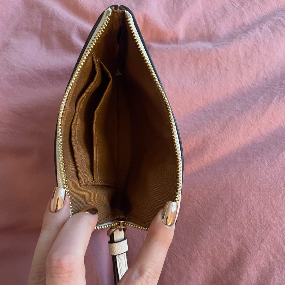 Small Coach Wristlet - LIKE NEW - Picture 3 of 4